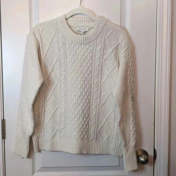 Free Assembly Women’s Mixed Cable Knit Sweater, Midweight - Picture 5 of 10